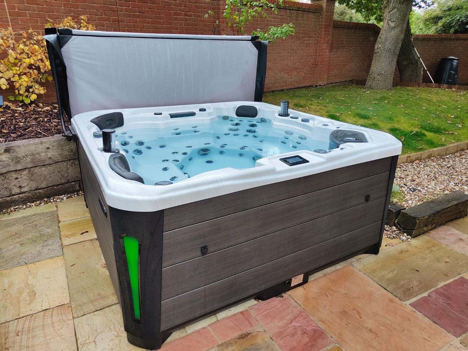 Top tips to make your hot tub more energy-efficient
