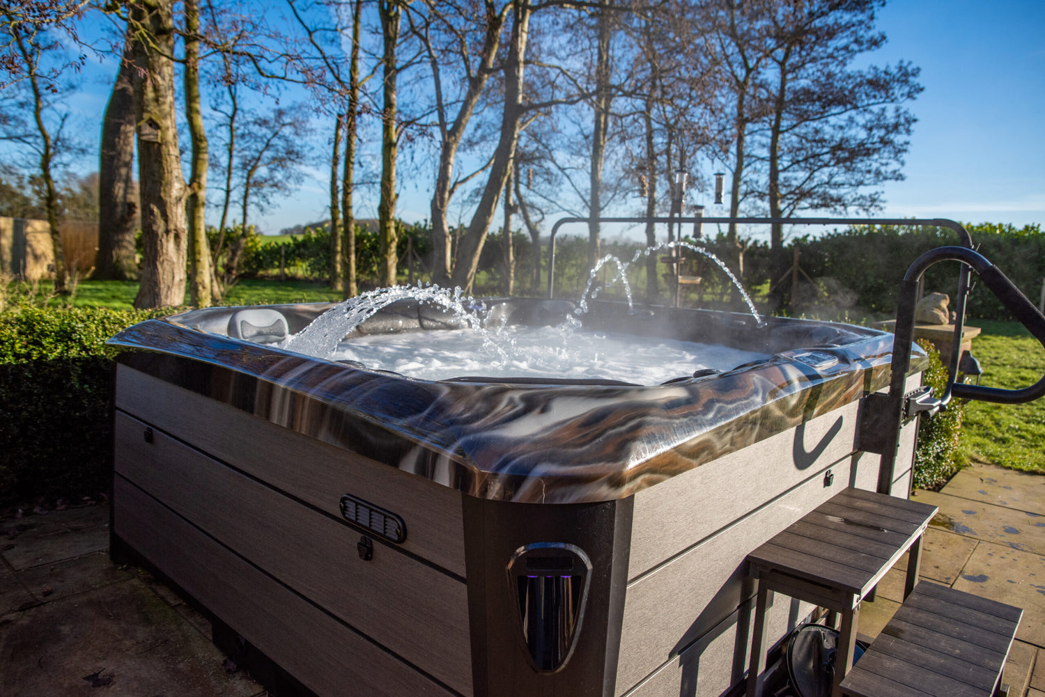 How much does it cost to run a hot tub?